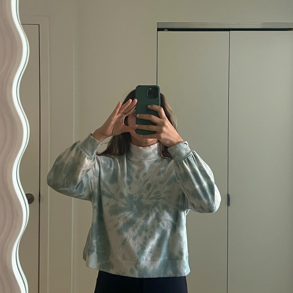 Tye-Dye Turtleneck/Sweatshirt